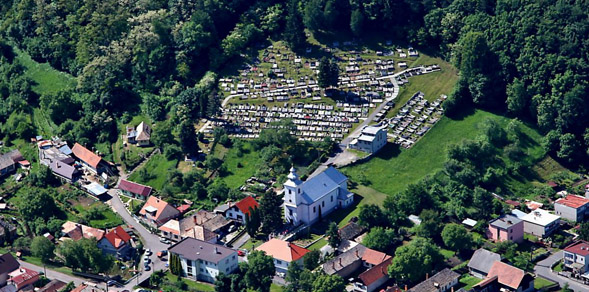 Novovybudované kolumbárium v obci Brehy