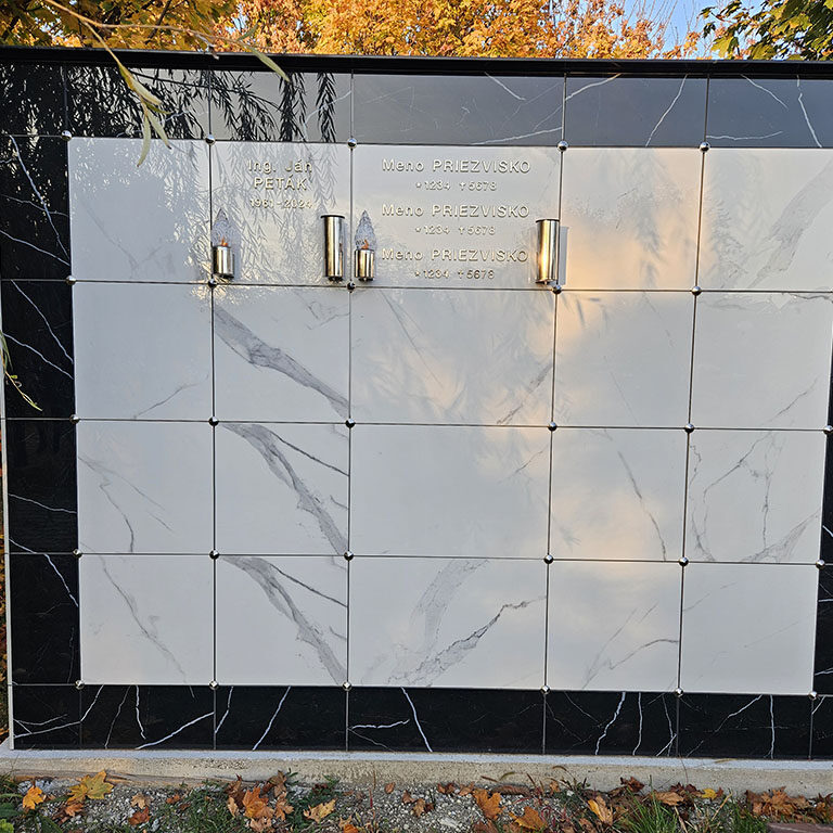 Kolumbárium v obci Hviezdoslavov umiestnené v zelenej časti cintorína