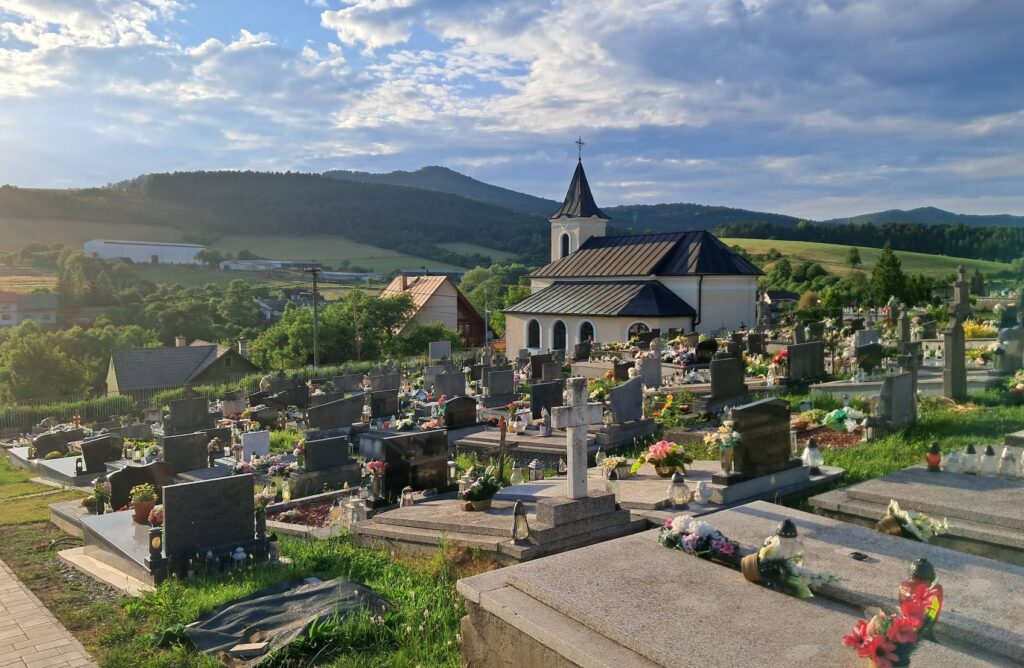Urnová stena kolumbária v obci Malé Lednice