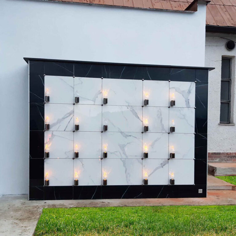 Urnová stena kolumbária v obci Malé Lednice