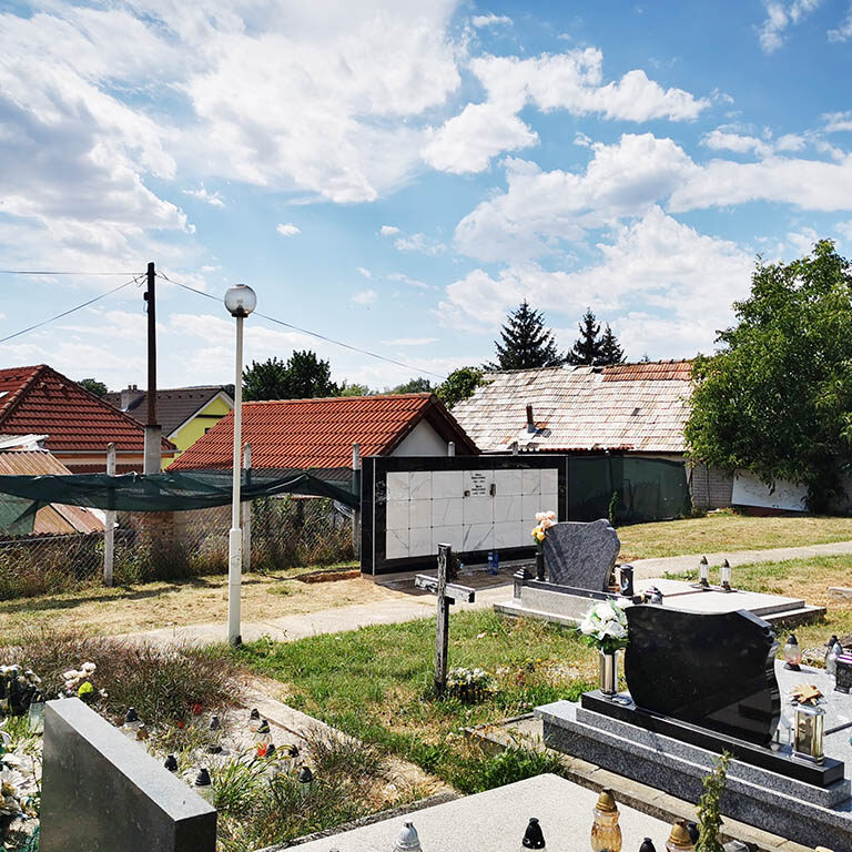 kolumbárium na cintoríne v Radošine