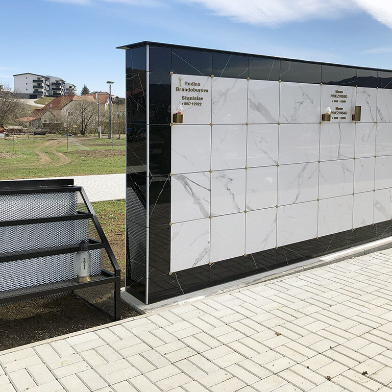 Moderné kolumbárium v obci Smižany ponúka dôstojné miesto