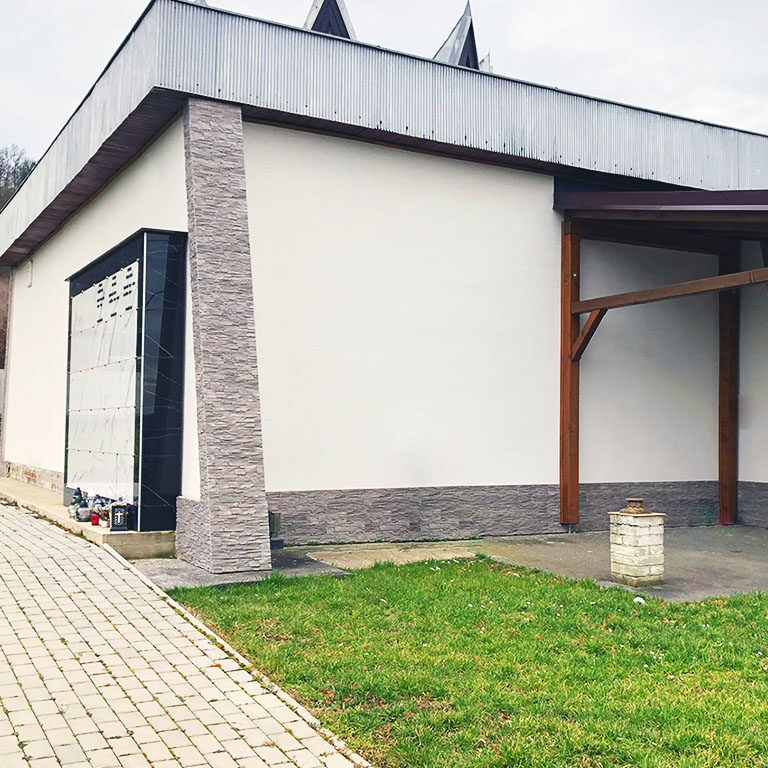 Kolumbárium na cintoríne v obci Sokolovce – dôstojné miesto na uloženie urien