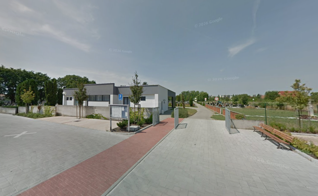 vstupná brána na cintorín v pieštanoch