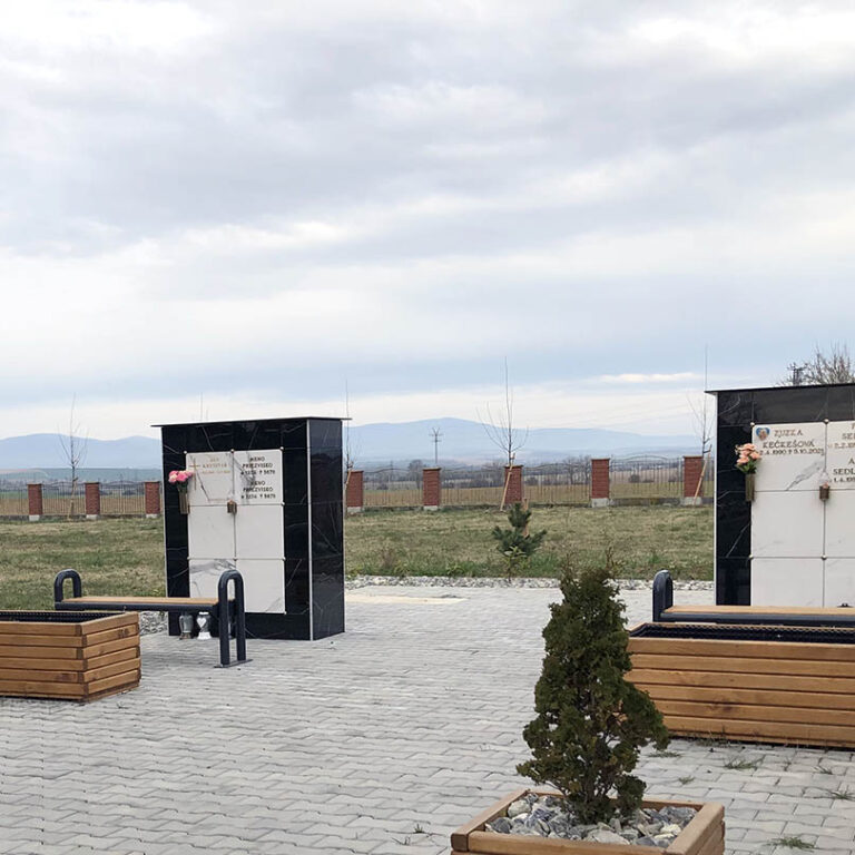 Moderné kolumbárium v obci Žabokreky nad Nitrou s elegantným dizajnom